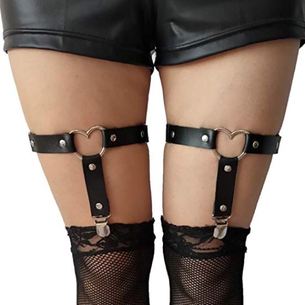 Heart pendant black leather leg thigh garter
